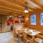 Family With Terrace And Garden In Horská chata Chamonix